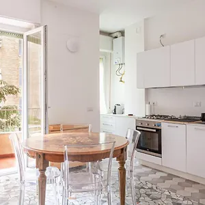 Apartment Bnbutler - Casa Lario - Isola District, Milan