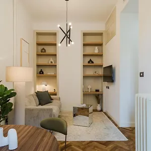 Apartment Casa Unica - Elegant With Balcony - Centrale 1, Milan